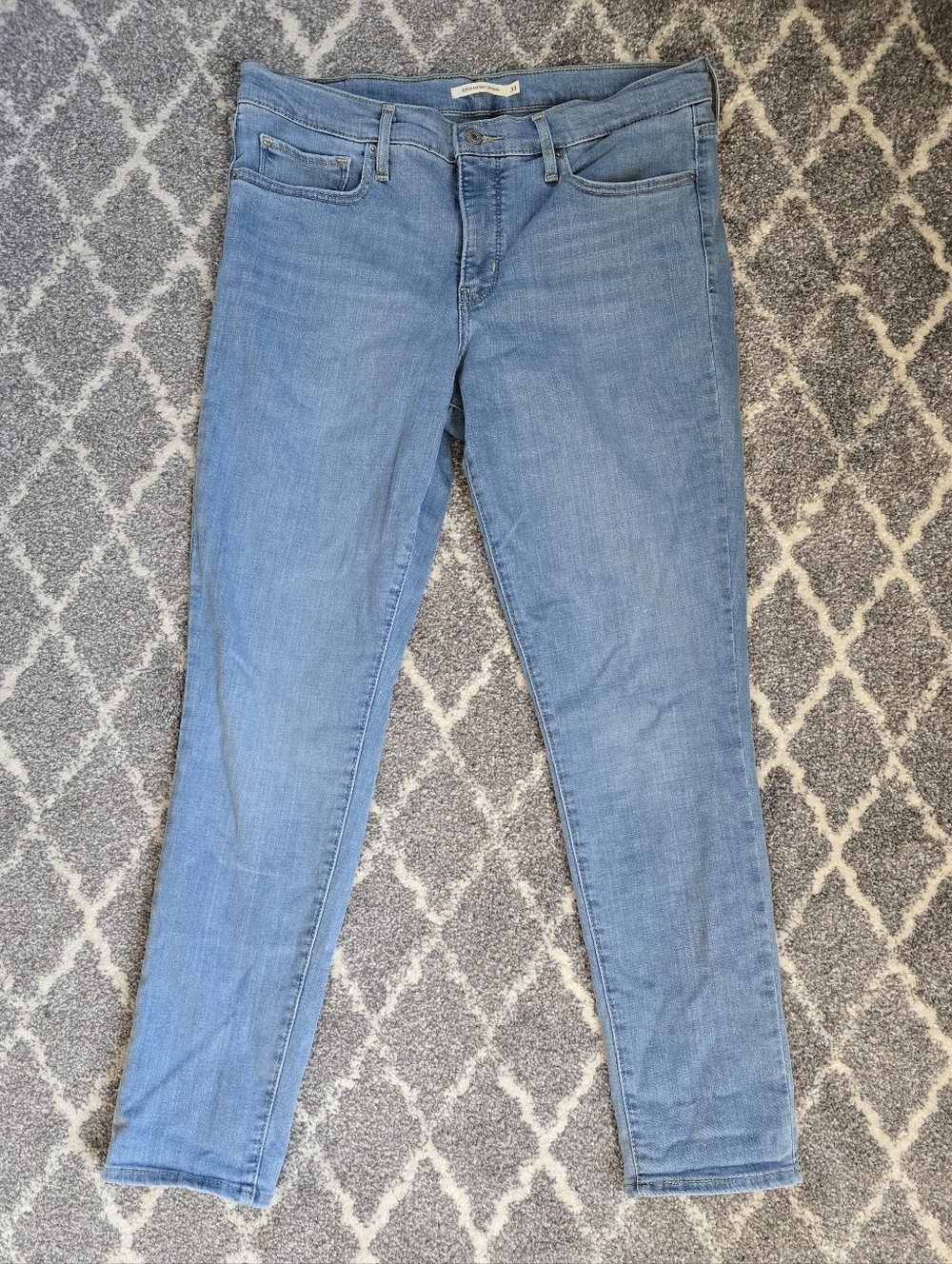 Light Blue Levi Women's Stretch Skinny Jeans
